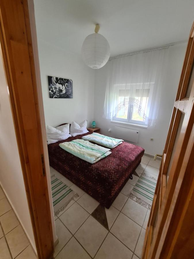 Zseki Apartman Хайдусобосло Экстерьер фото