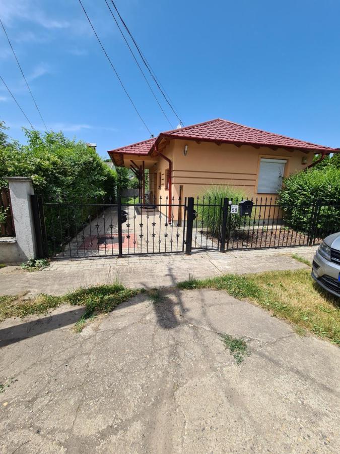 Zseki Apartman Хайдусобосло Экстерьер фото