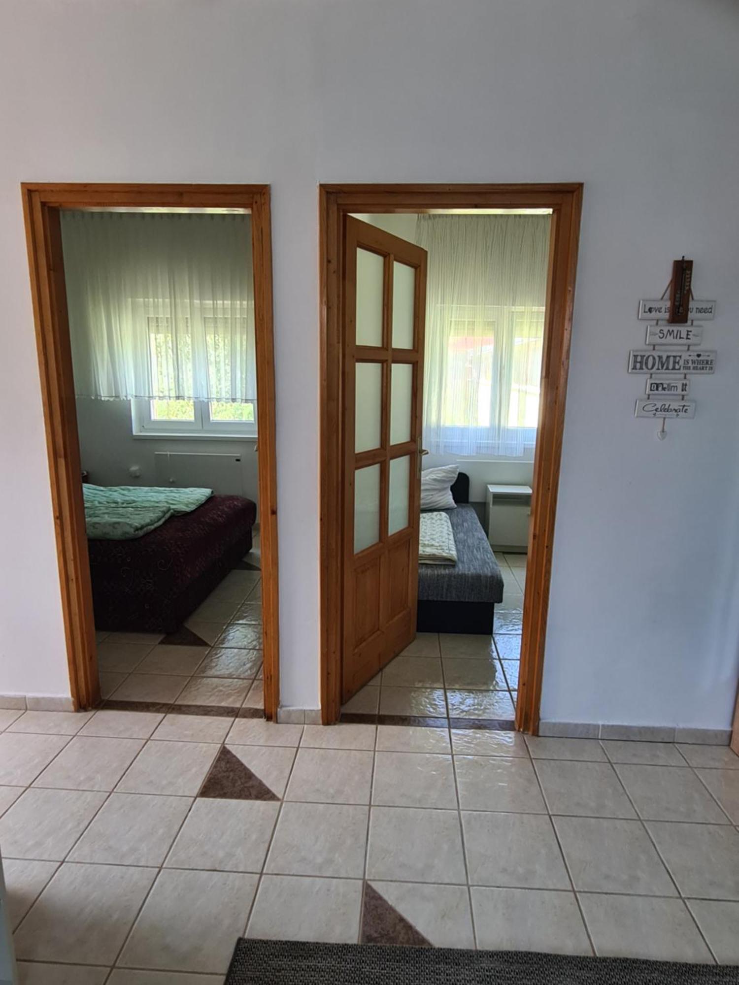 Zseki Apartman Хайдусобосло Экстерьер фото